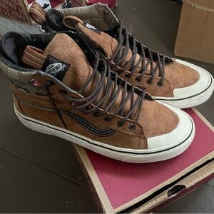 Men’s Vans 10.5 MTE